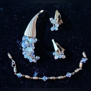 Elegant Gold and Crystal Jewelry Set